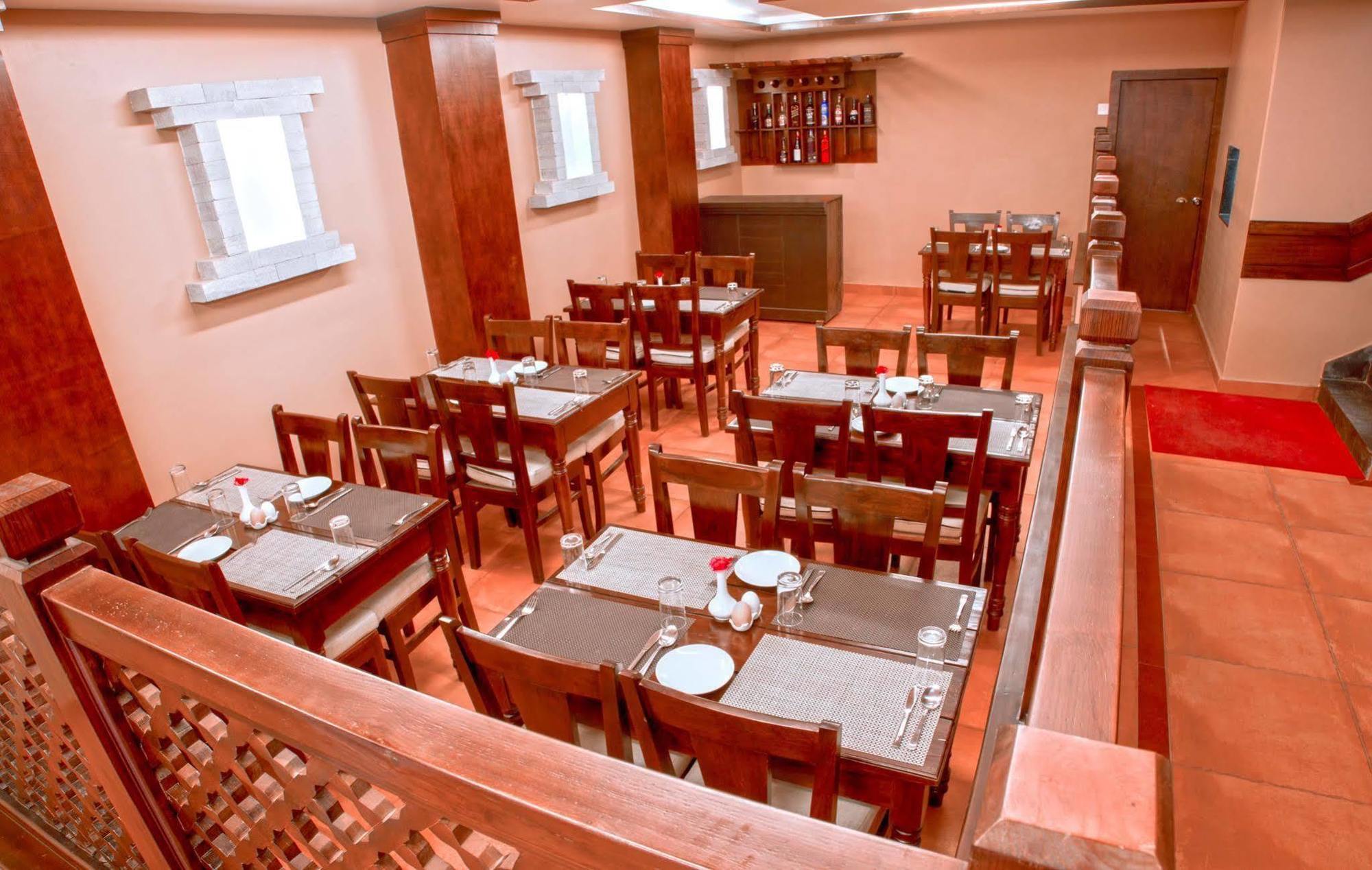 Hotel City Park Pokhara Kültér fotó